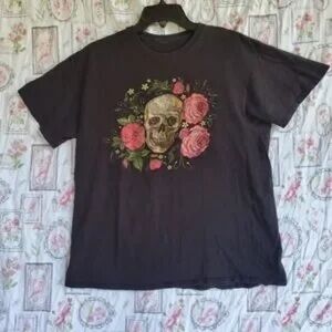 Black Graphic Skull and Roses T-Shirt
